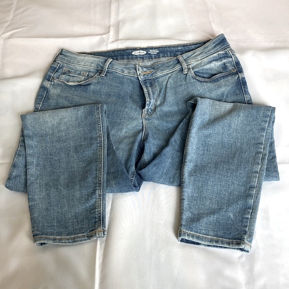 Women’s Old Navy Rockstar Super Skinny Mid Rise Jeans in light wash, size 14 - Picture 6 of 11